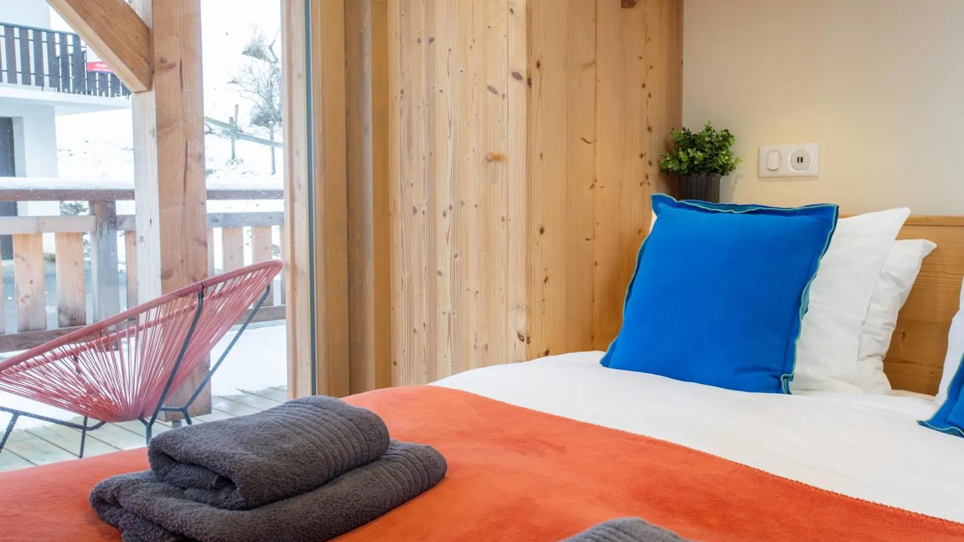 2 Bedroom Haven In Enviable Morzine Location 0*,  Frankrig